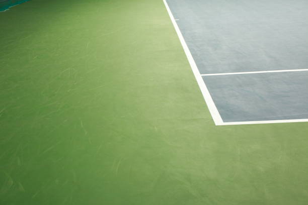 Construction d'un court de tennis en béton poreux à Saint-Tropez