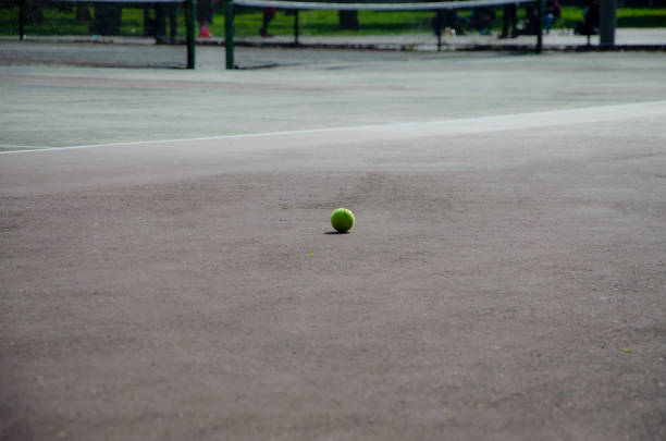 Construction d'un court de tennis en béton poreux à Saint-Tropez