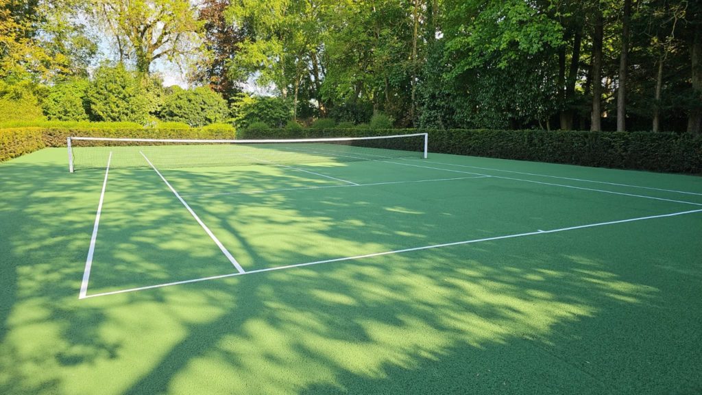 Construction d'un terrain de tennis en béton poreux à Nice