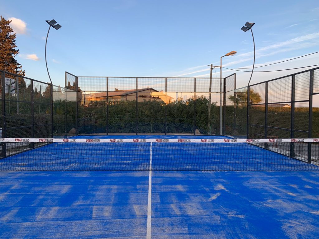 Construction d'un terrain de tennis à Toulon