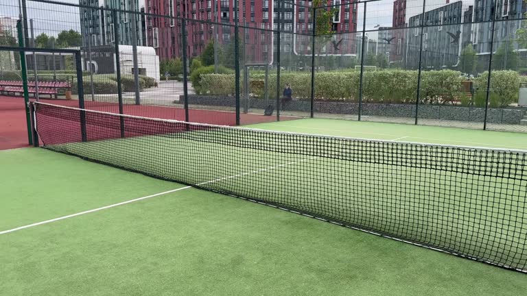 Construction d'un terrain de tennis en gazon synthétique à Toulon