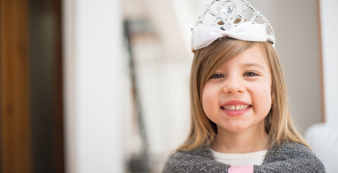 découvrez nos magnifiques robes de princesse, conçues pour faire rêver chaque petite fille. parfaites pour les occasions spéciales, ces vêtements allient élégance et confort, éveillant l'imagination et la magie des contes de fées.